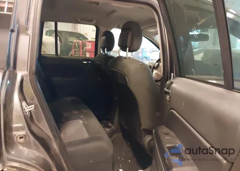 2016 Jeep Compass Sport z USA, uszkodzony, nr VIN 1C4NJDBB0GD757086